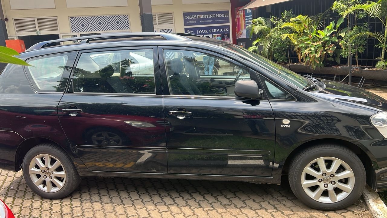 Bere 300 AV11: avensis   is available for sale