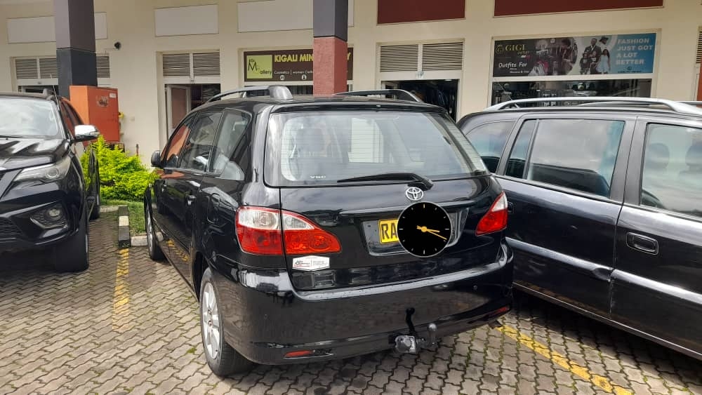 Bere 300 AV11: avensis   is available for sale