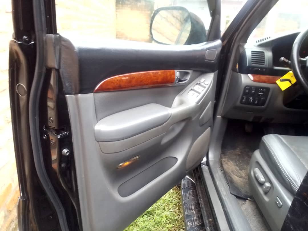 BERE 003 NLN : 2004 TOYOTA Land Cruiser PRADO in good condition is available for sale #+250780675812